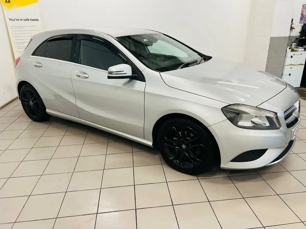 2015-mercedes-benz-a-class-21cdi-a200-sport-7g-dct-big-1