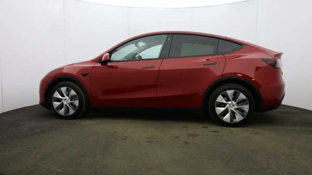 2022-tesla-model-y-e-long-range-big-61
