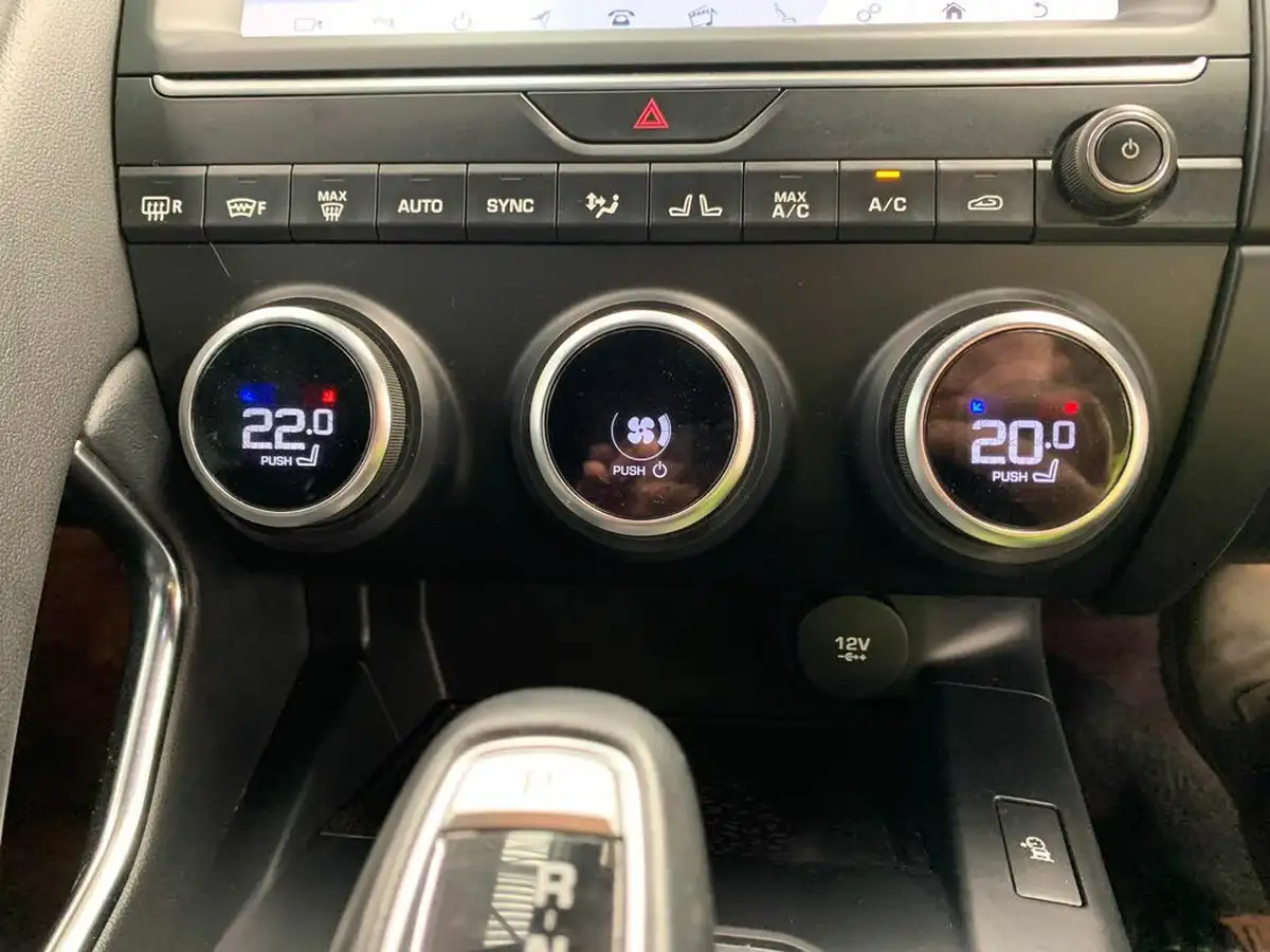 2020-jaguar-e-pace-20-i4-r-dynamic-s-200ps-big-14