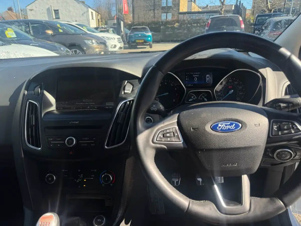 2015-ford-focus-10t-zetec-s-hatchback-big-9