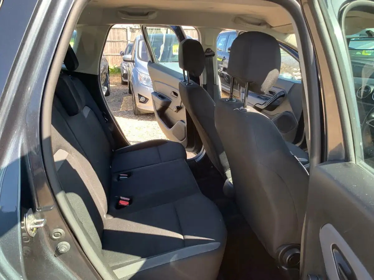 2020-dacia-duster-10-tce-essential-100bhp-ss-big-35
