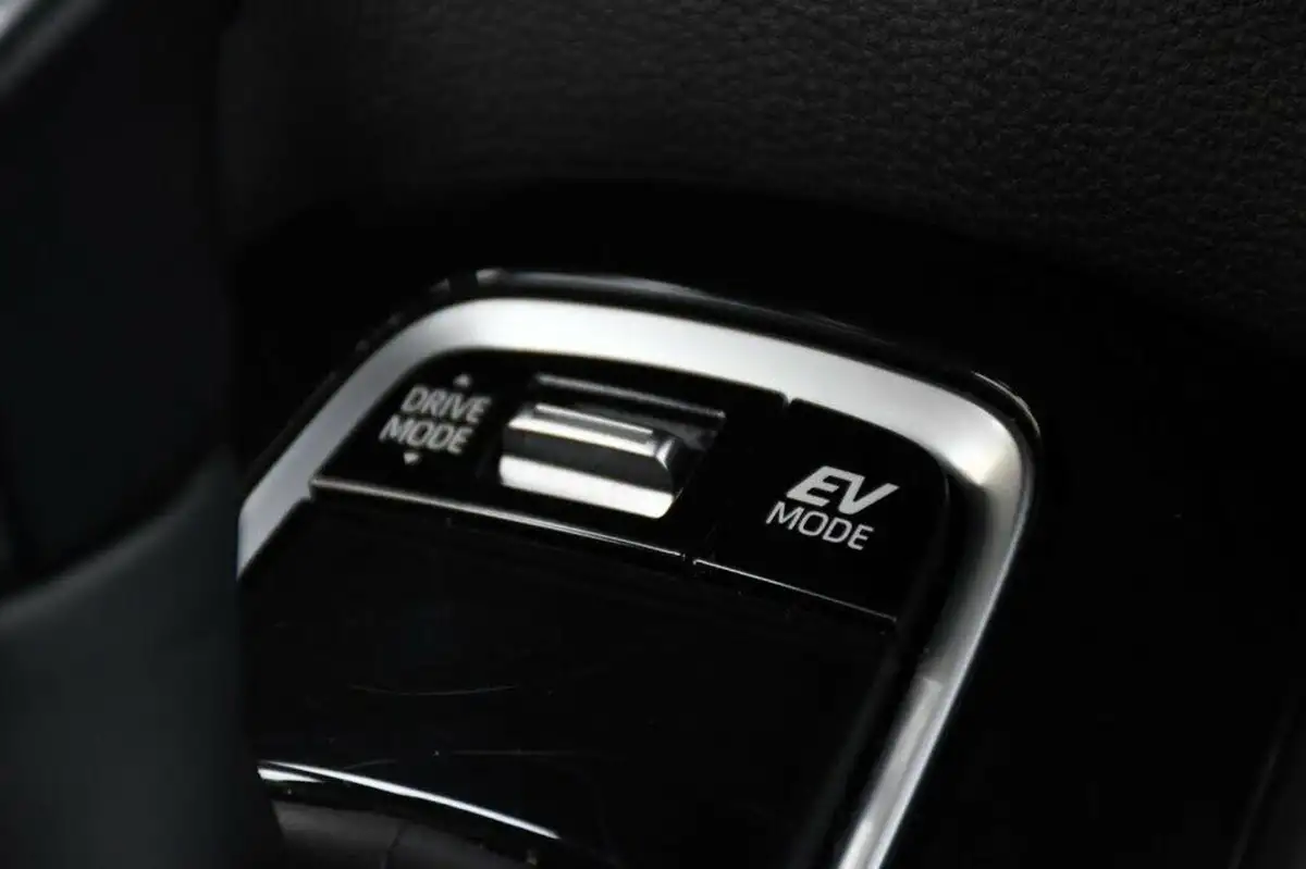 2022-toyota-corolla-18-vvt-i-icon-tech-spare-wheel-touring-sports-5d-big-21
