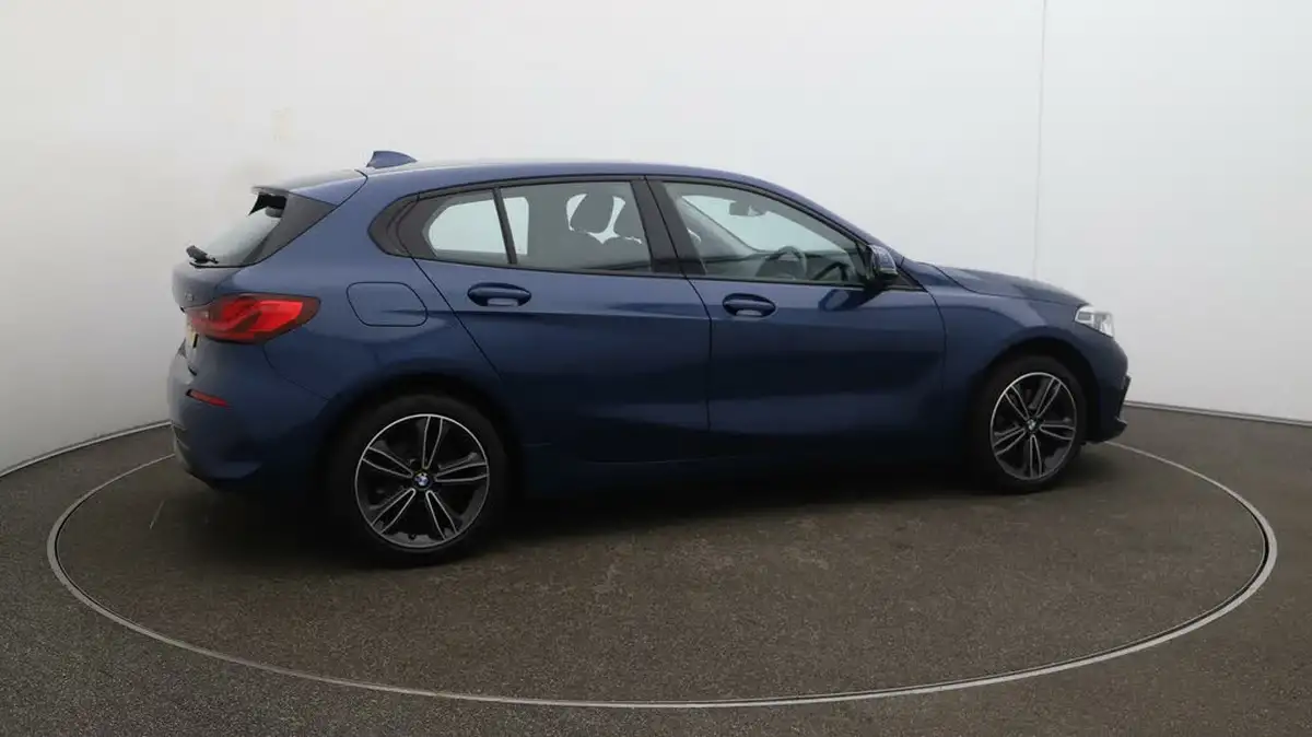 2021-bmw-1-series-15-118i-sport-lcp-big-42