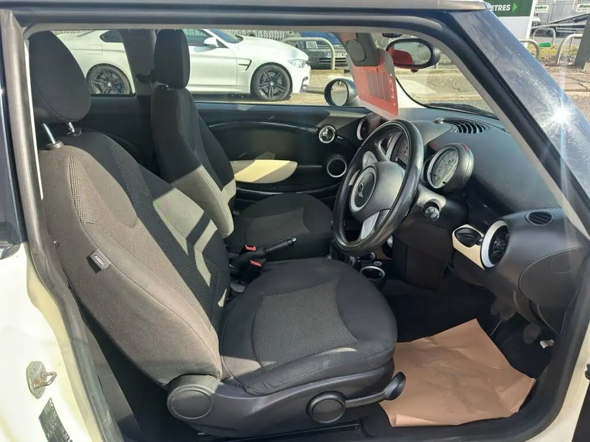 2010-mini-cooper-14-one-95bhp-big-24