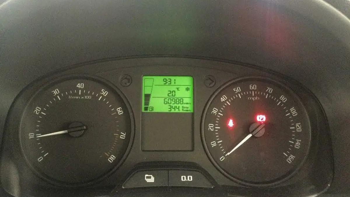 2013-skoda-fabia-12-12v-s-hatchback-1198cc-big-5