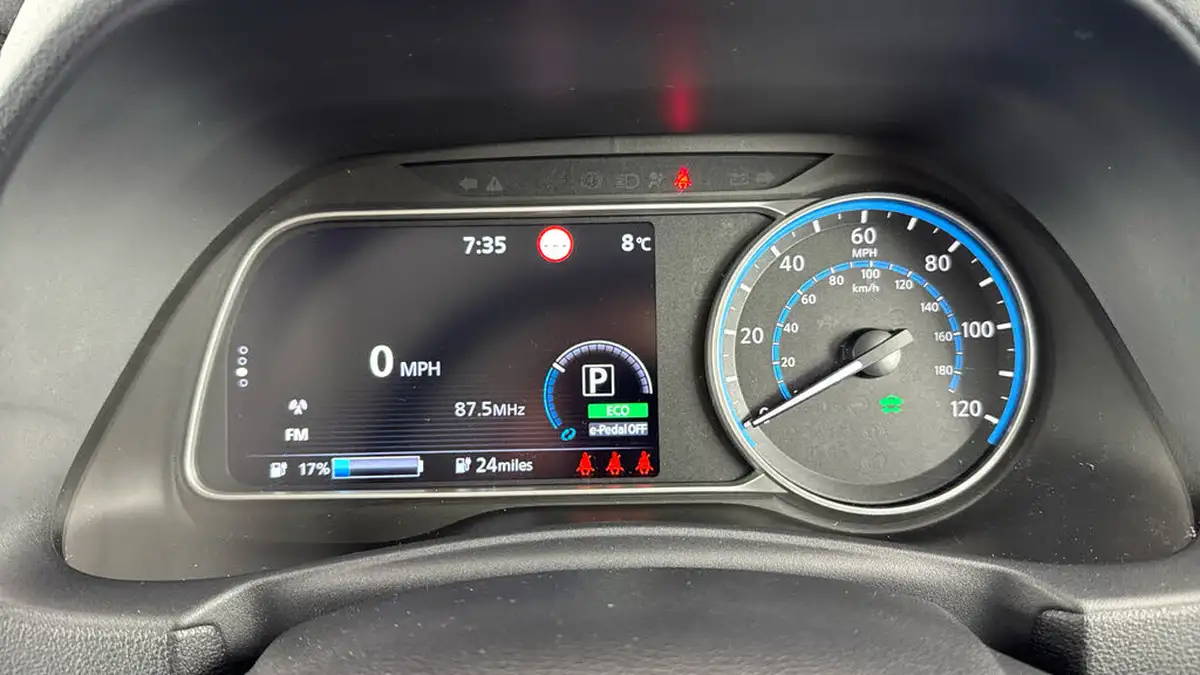2023-nissan-leaf-e-acenta-39kwh-big-12