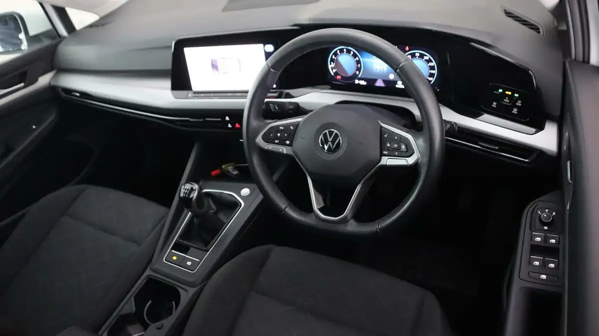 2022-volkswagen-golf-15-tsi-life-150ps-hatchback-big-9