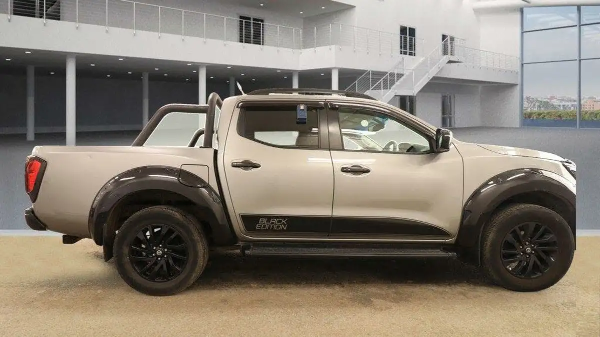 2017-nissan-navara-23dci-tekna-big-3