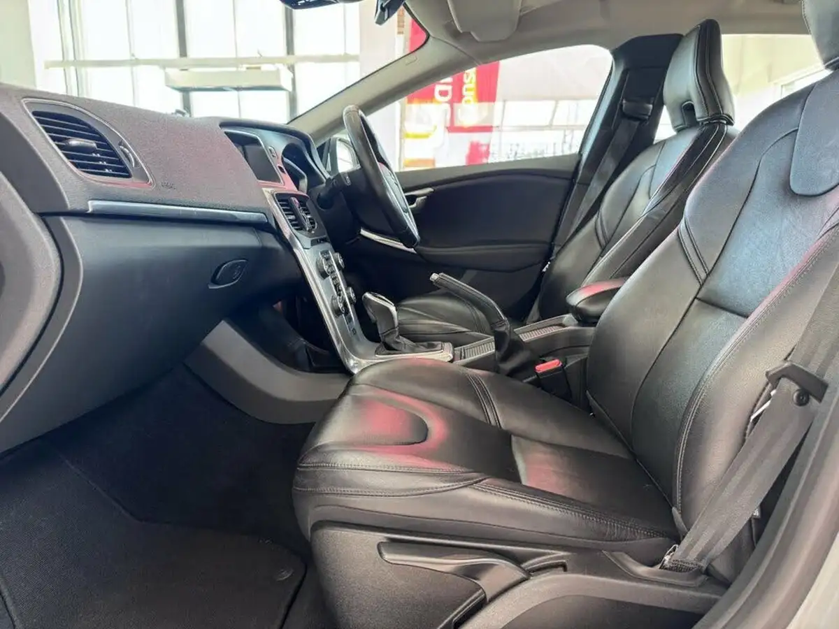 2016-volvo-v40-20td-d4-inscription-geartronic-big-24