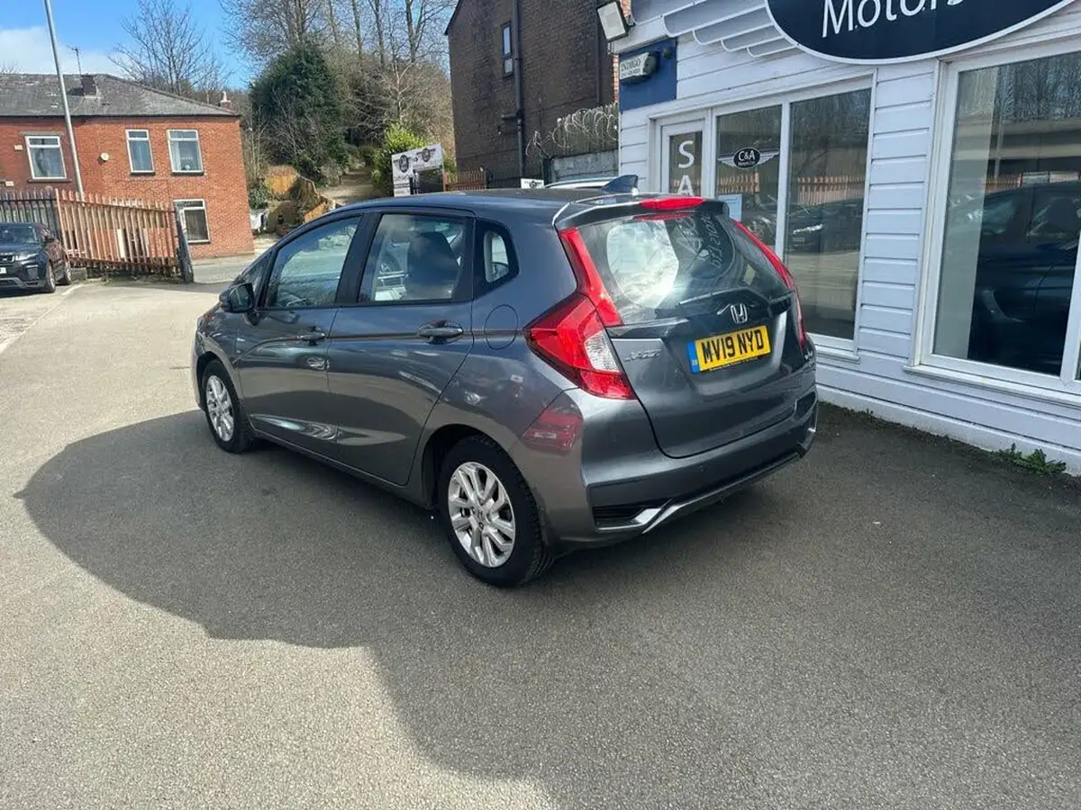 2019-honda-jazz-13-i-vtec-se-cvt-big-2