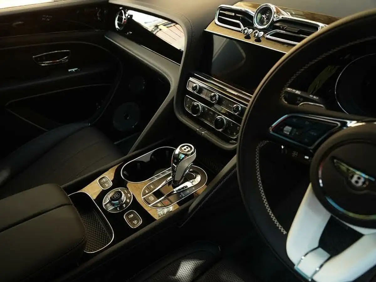 2025-bentley-bentayga-40-v8-s-big-26