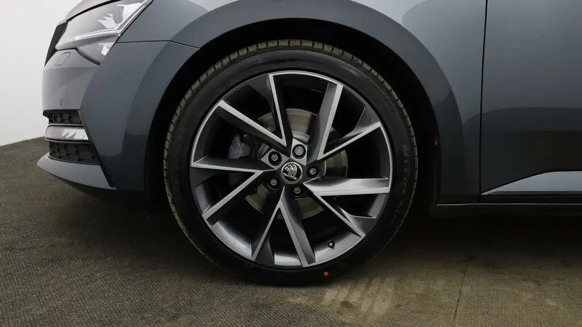 2020-skoda-superb-14-tsi-sportline-plus-hatchback-big-17