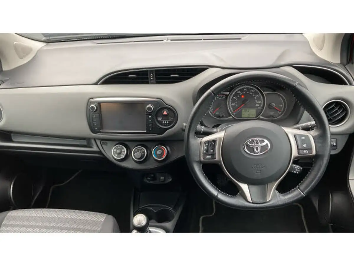 2017-toyota-yaris-133-icon-5d-big-4