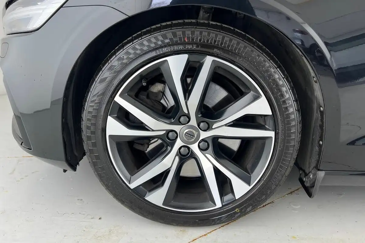 2020-volvo-s60-20-t5-r-design-plus-big-4