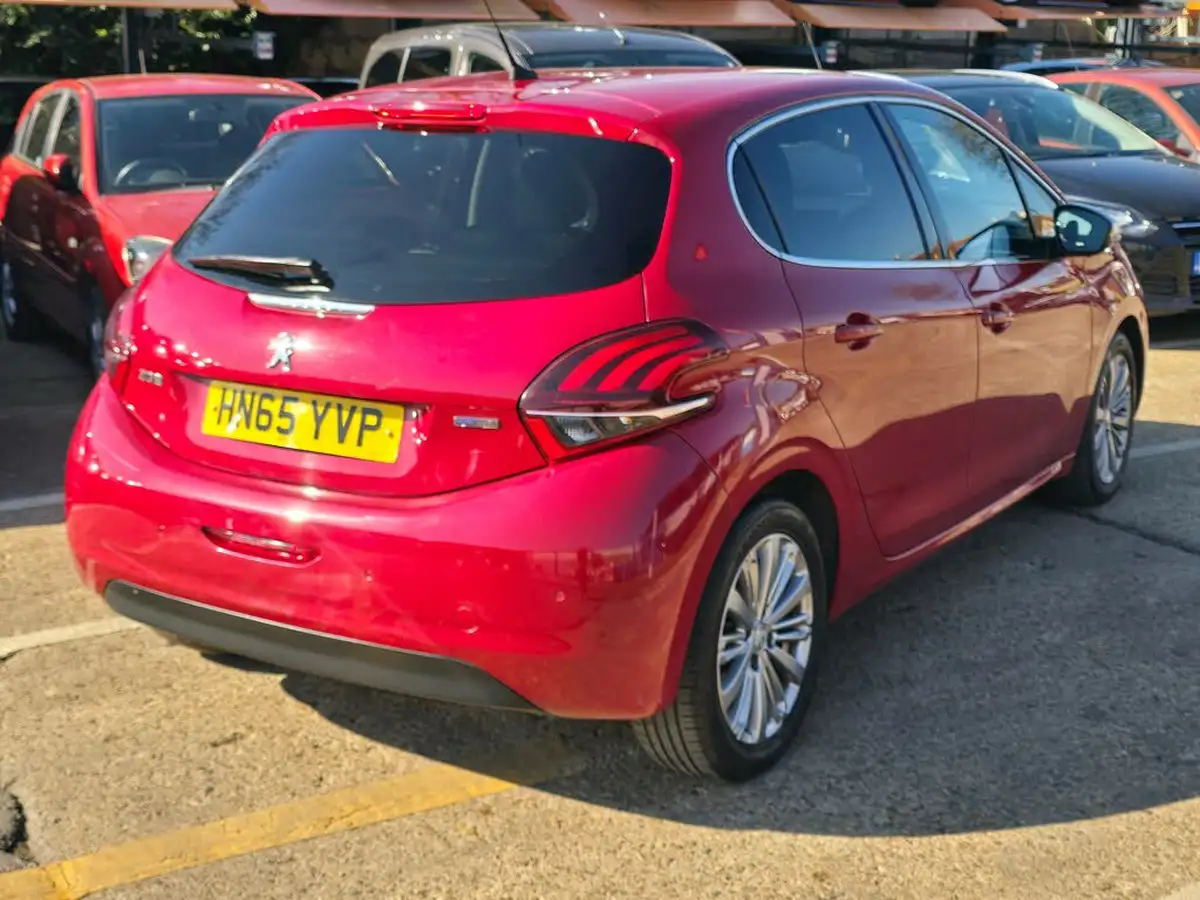 2015-peugeot-208-12-puretech-allure-110bhp-ss-5d-eat6-big-19
