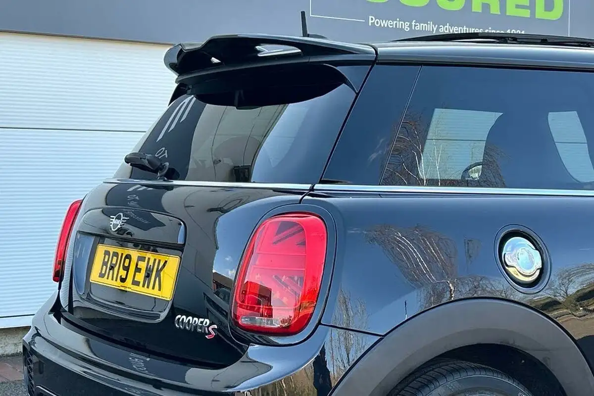2019-mini-cooper-20-cooper-s-sport-189bhp-hatchback-3d-big-21