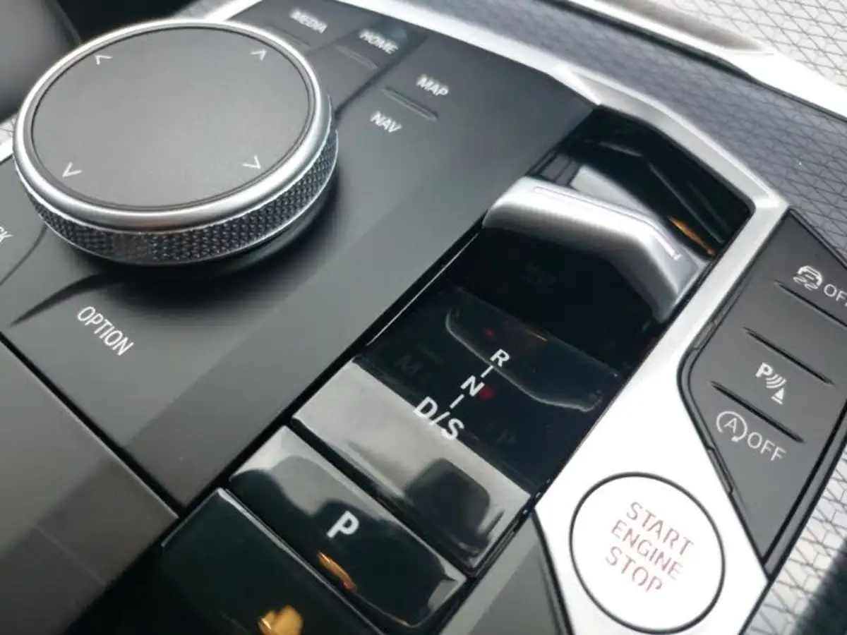 2024-bmw-3-series-20-320i-m-sport-saloon-4d-big-9