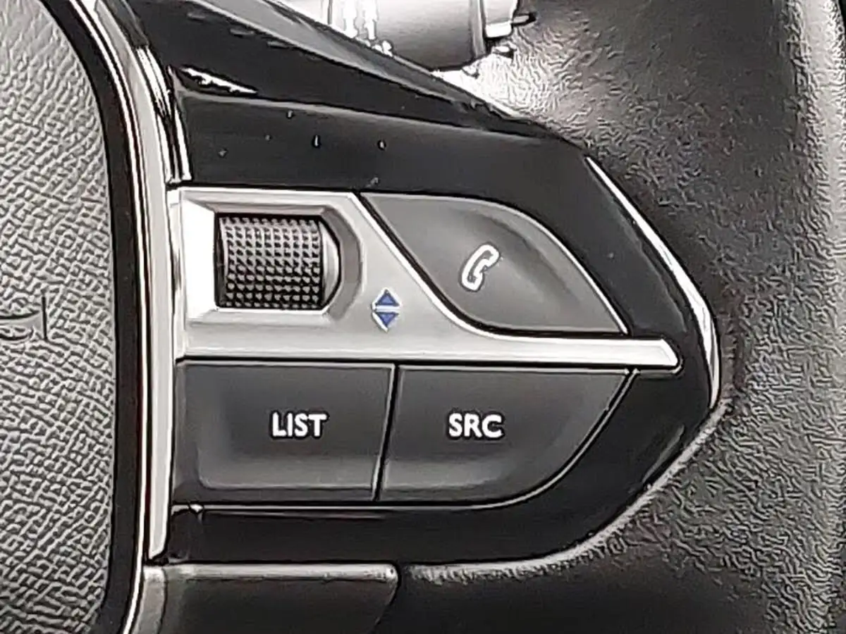2021-peugeot-2008-suv-12-puretech-allure-premium-130bhp-big-10