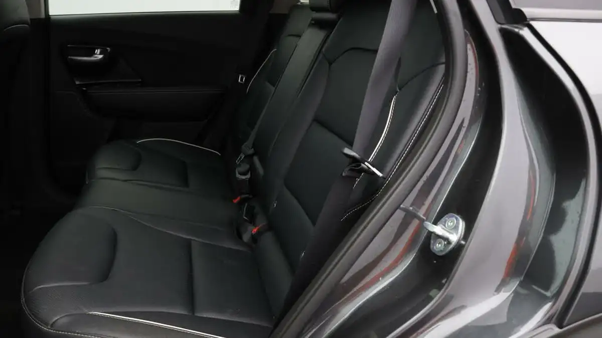 2021-kia-e-niro-ev-4-big-15