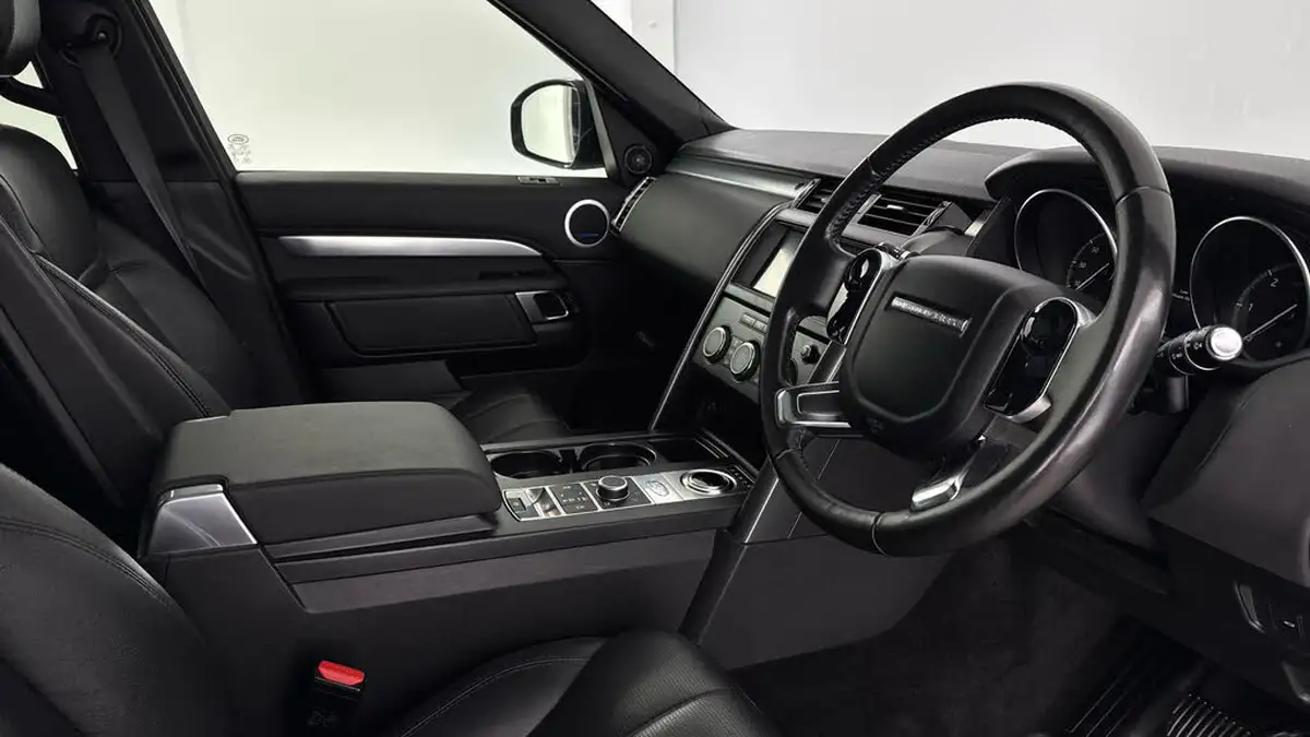 2019-land-rover-discovery-30-sd6-landmark-big-9