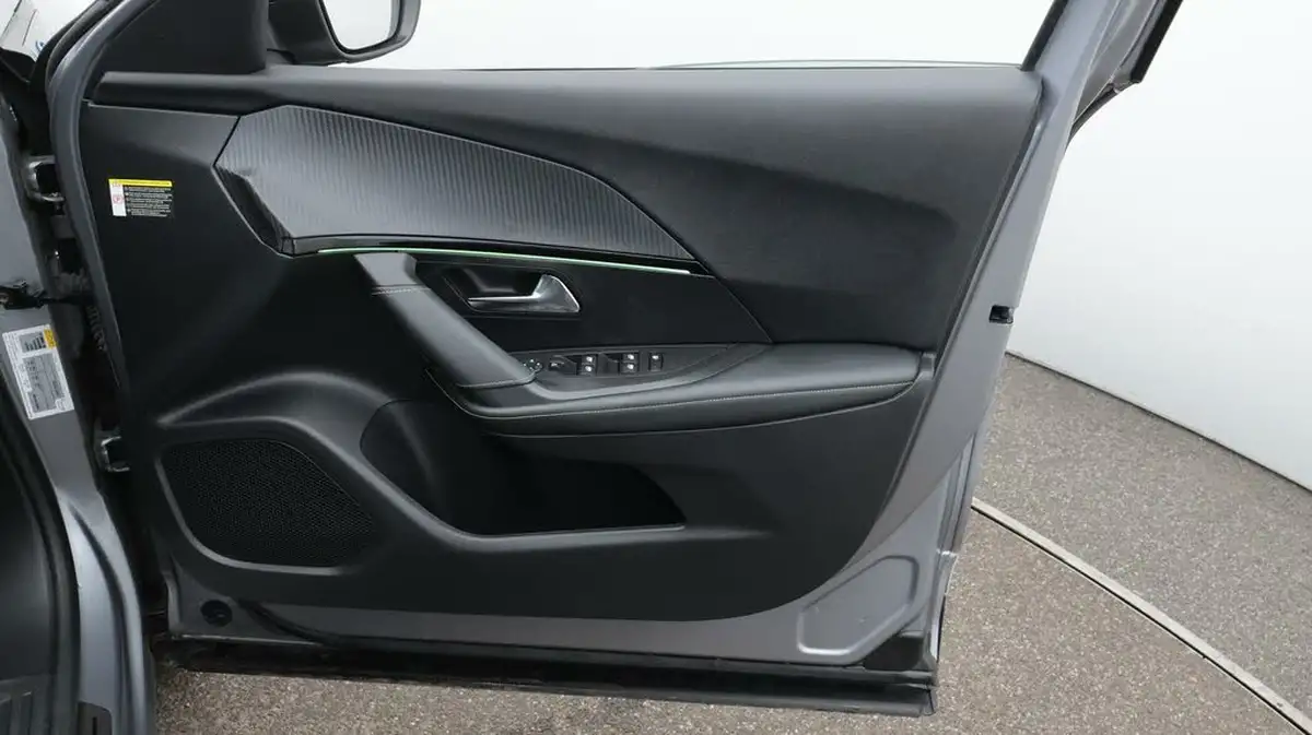 2021-peugeot-2008-suv-e-gt-premium-50kwh-big-15