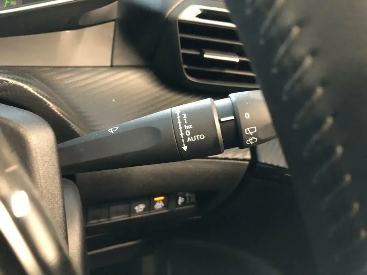 2021-peugeot-2008-suv-12-puretech-allure-premium-100bhp-big-31