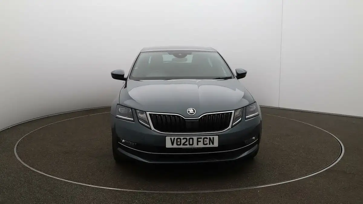 2019-skoda-octavia-20-tsi-laurin-klement-hatchback-big-2