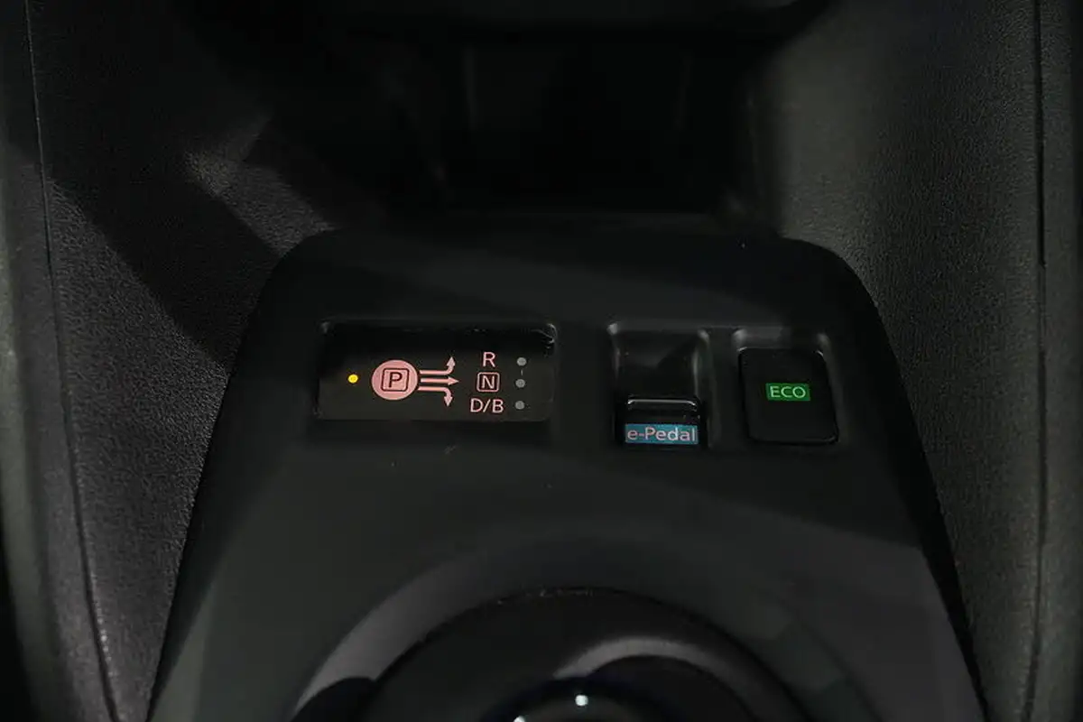 2023-nissan-leaf-e-acenta-39kwh-big-47