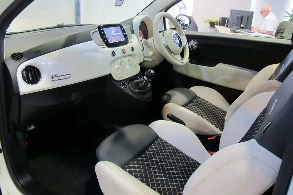2021-fiat-500-10-dolcevita-big-4
