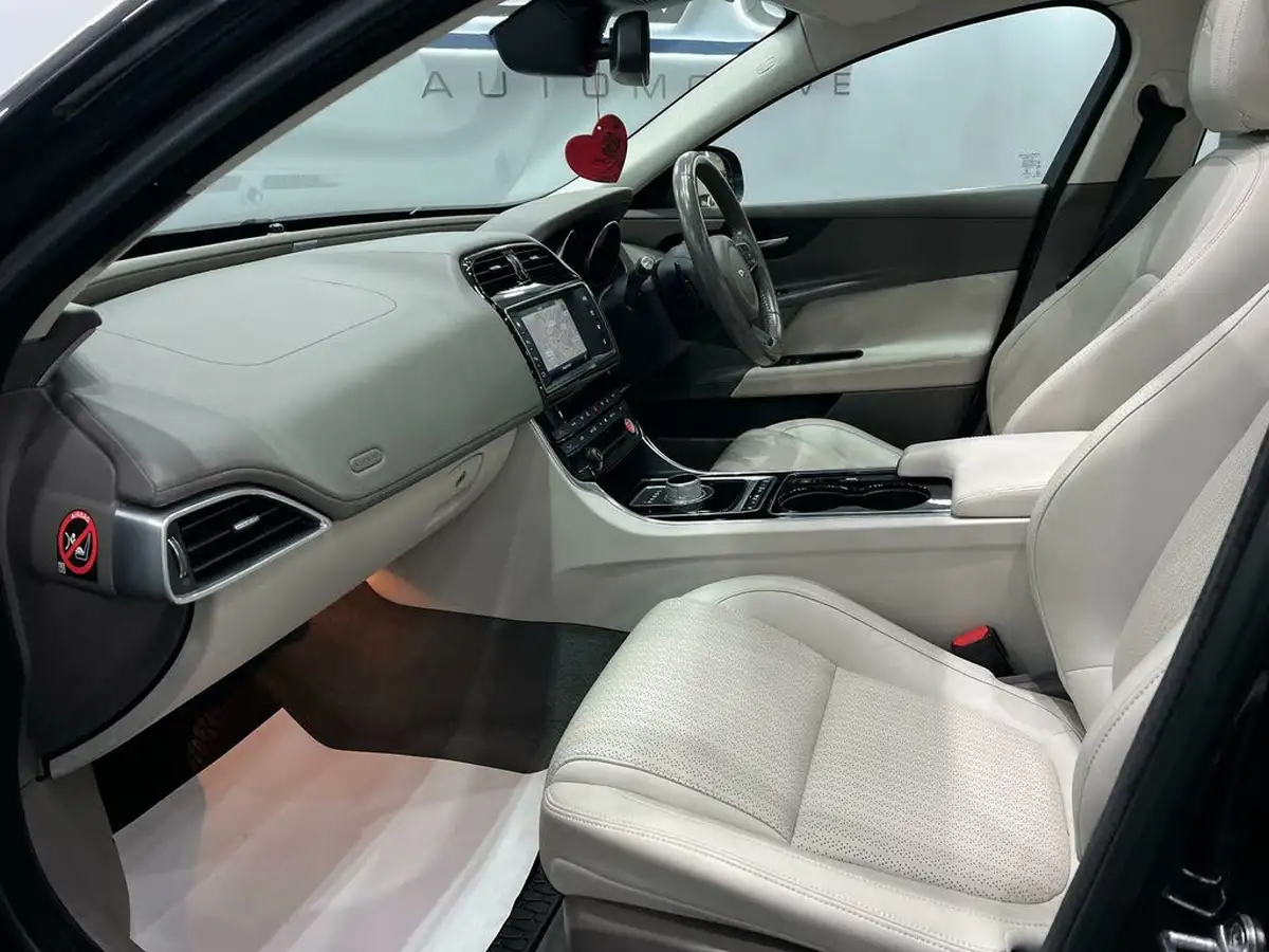 2015-jaguar-xe-20td-portfolio-180ps-auto-big-56