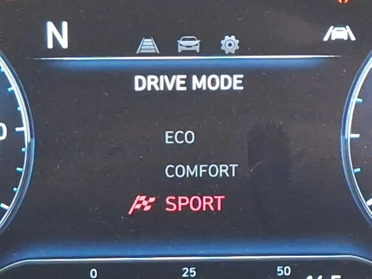 2022-hyundai-i20-10-t-gdi-se-connect-eclutch-imt-big-18