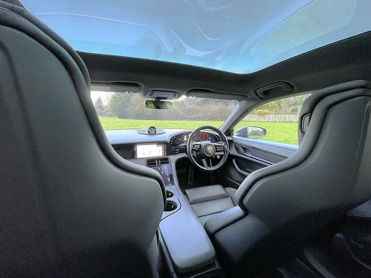 2021-porsche-taycan-e-turbo-s-big-40