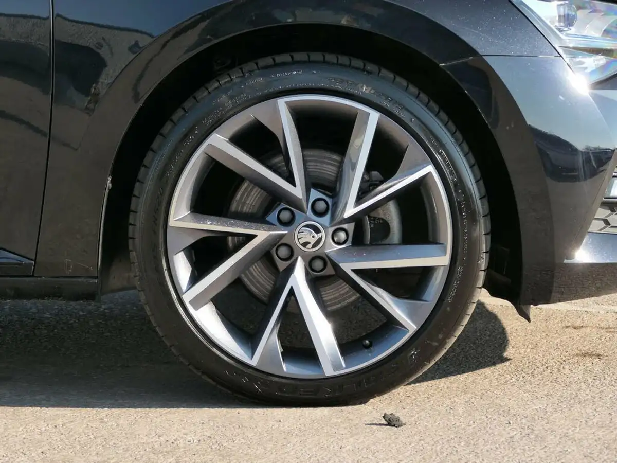2021-skoda-superb-14-tsi-sportline-plus-hatchback-big-6