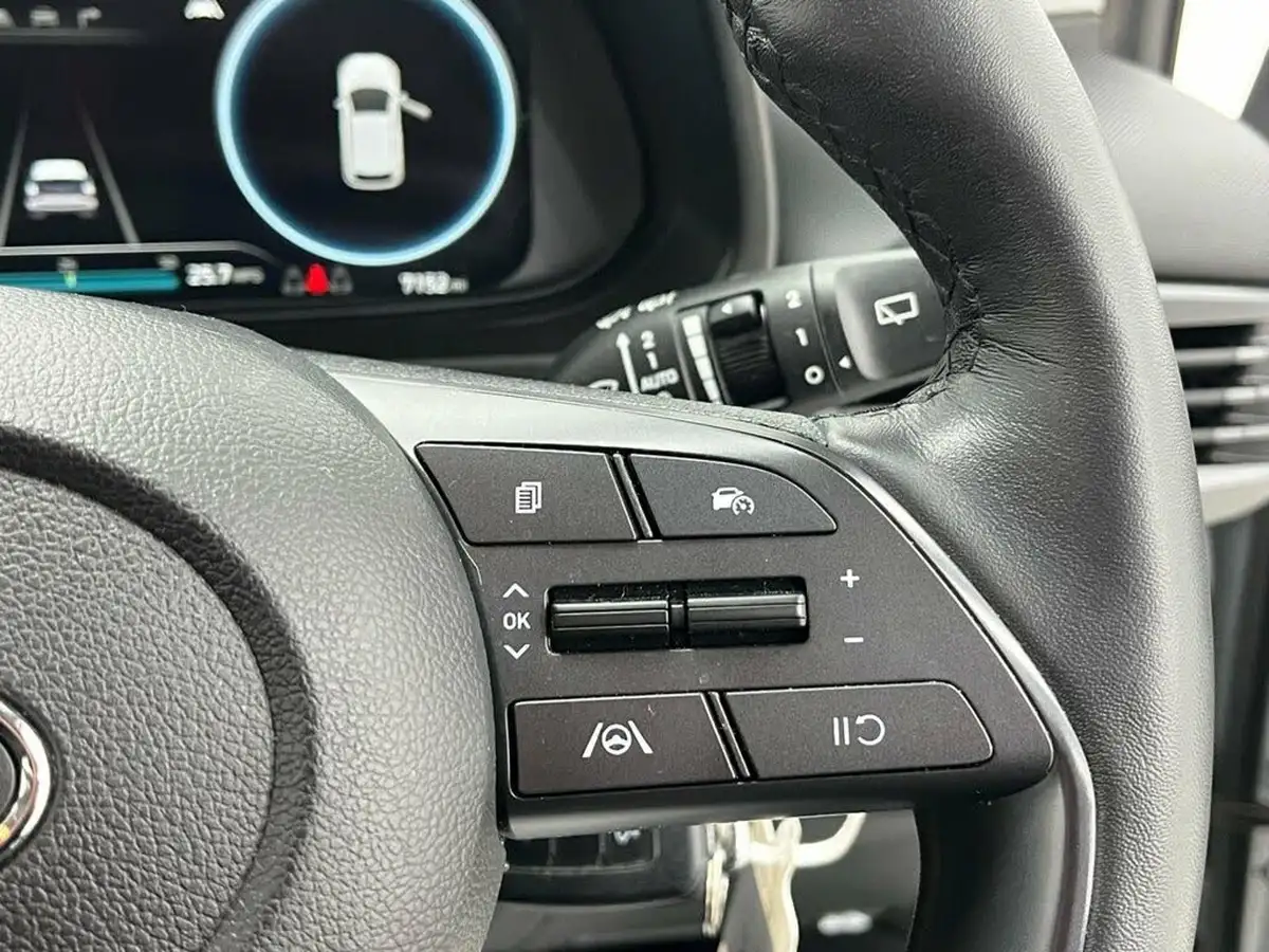 2023-hyundai-i20-10-t-gdi-premium-48-volt-hybrid-eclutch-imt-big-26