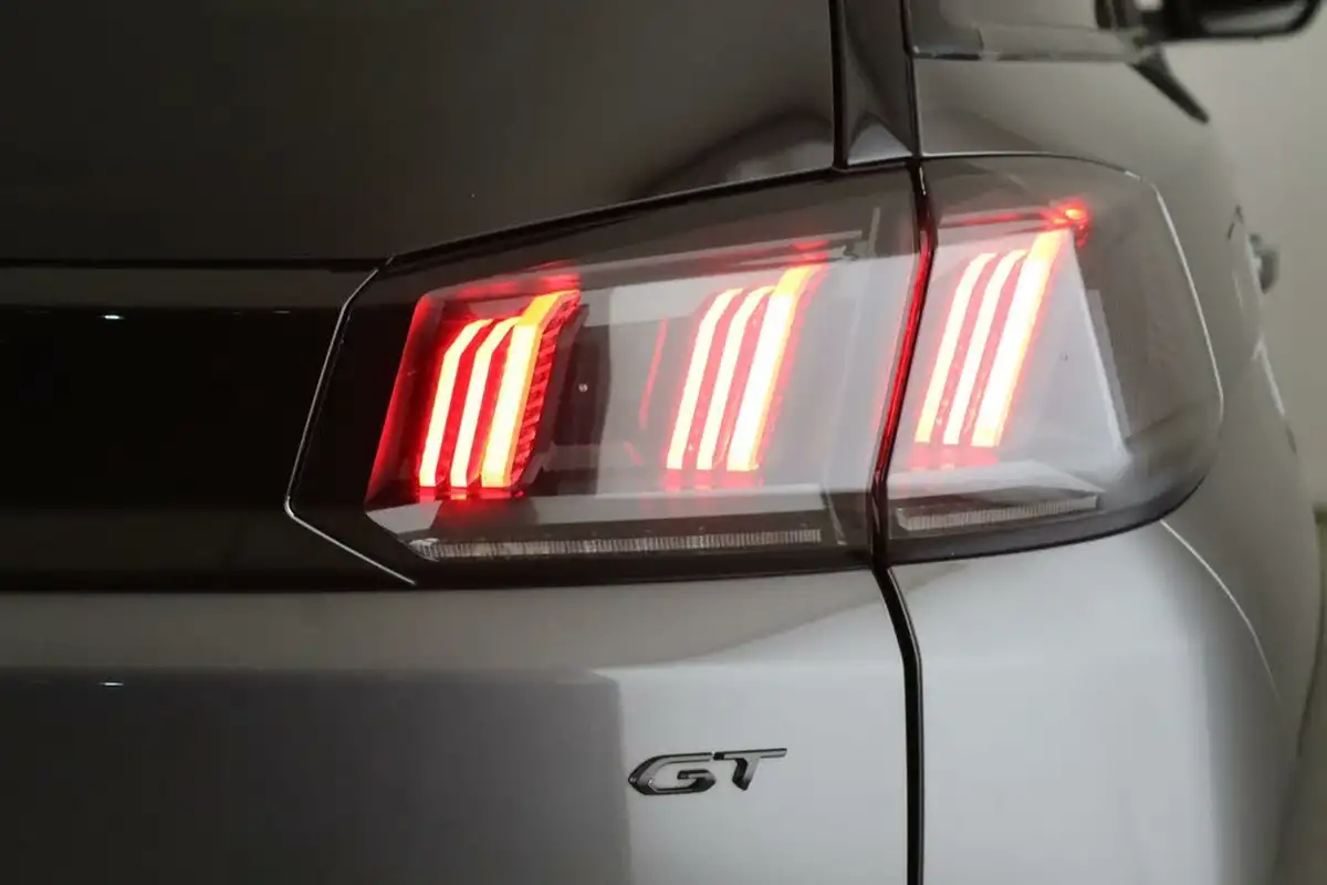 2022-peugeot-5008-suv-12-puretech-gt-eat8-big-8