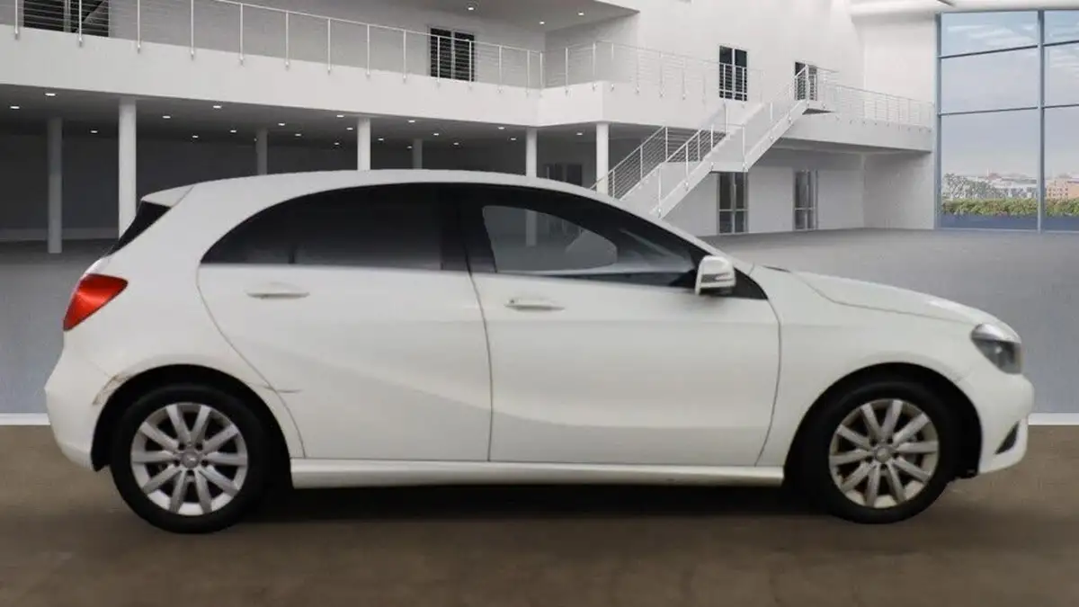 2015-mercedes-benz-a-class-15-cdi-a180-se-109bhp-e6-big-10