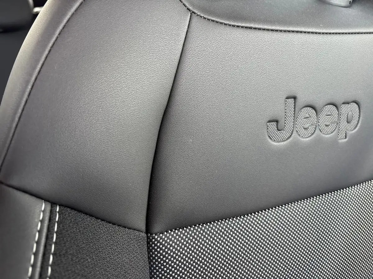 2024-jeep-avenger-e-summit-big-38