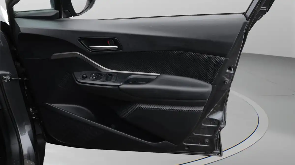 2021-toyota-c-hr-18-vvt-i-icon-big-15