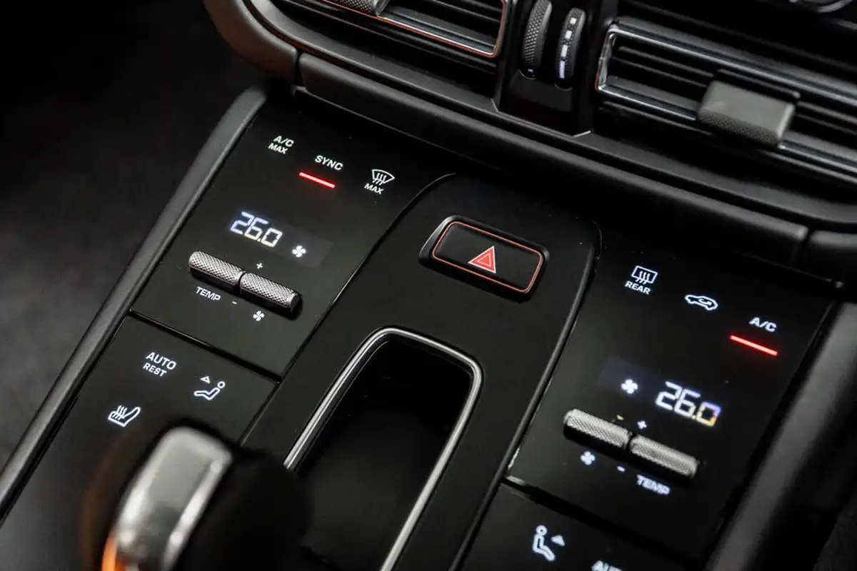 2023-porsche-macan-20-big-34