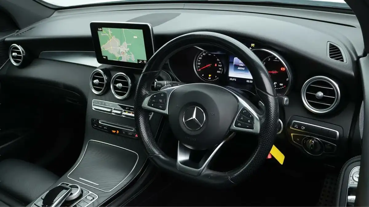 2019-mercedes-benz-glc-class-20-glc250-amg-line-premium-plusss-station-wagon-5d-big-9