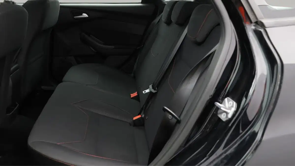 2018-ford-focus-10t-st-line-140ps-hatchback-big-16