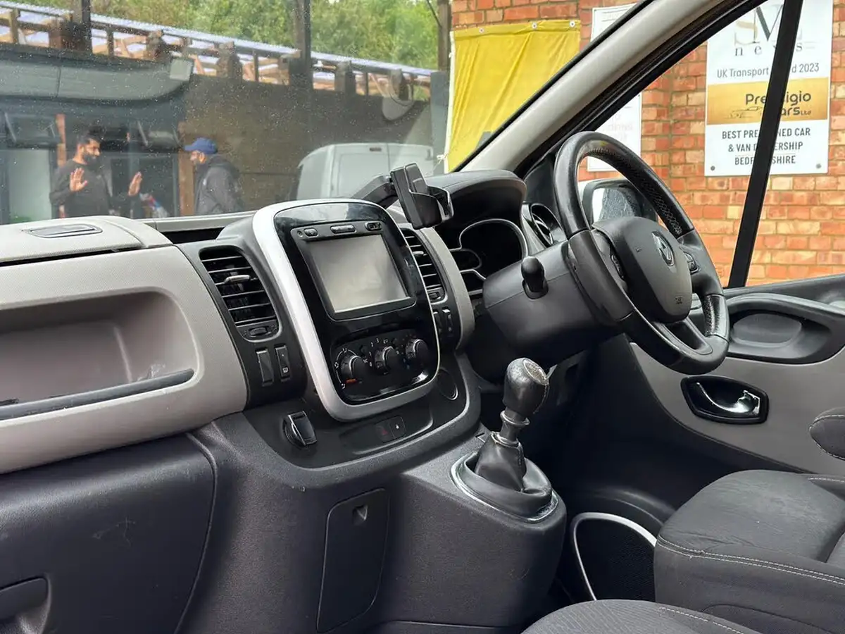 2017-renault-trafic-16dci-ll29-125-sport-nav-energy-125-e6-panel-van-big-19