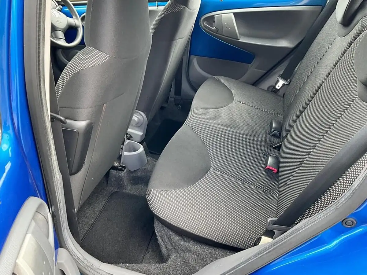 2010-toyota-aygo-10-aygo-blue-vvt-i-5d-big-37