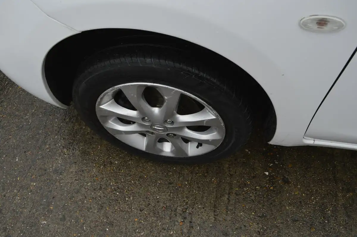 2016-nissan-micra-12-acenta-cvt-big-21