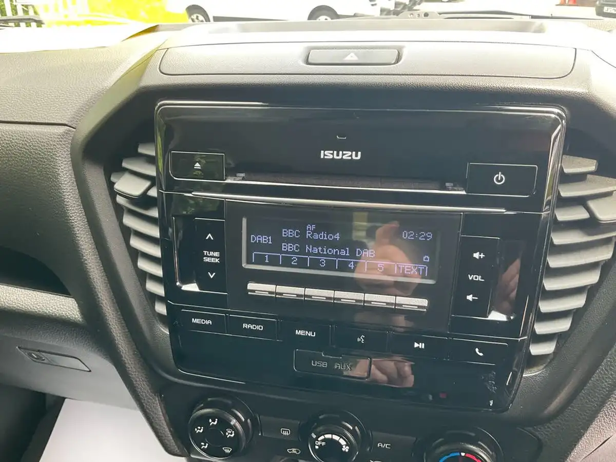 2021-isuzu-d-max-19td-utility-4x4-double-pickup-big-16
