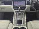 2018-porsche-macan-small-28