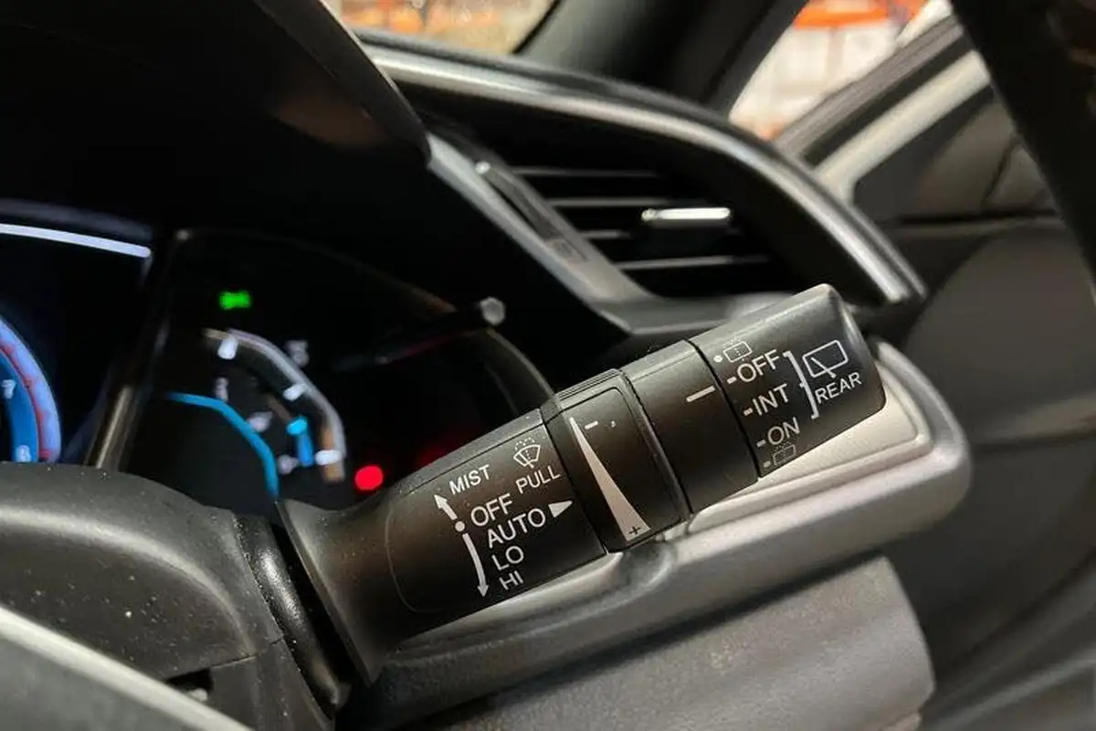 2019-honda-civic-10-vtec-turbo-sr-hatchback-5d-big-14