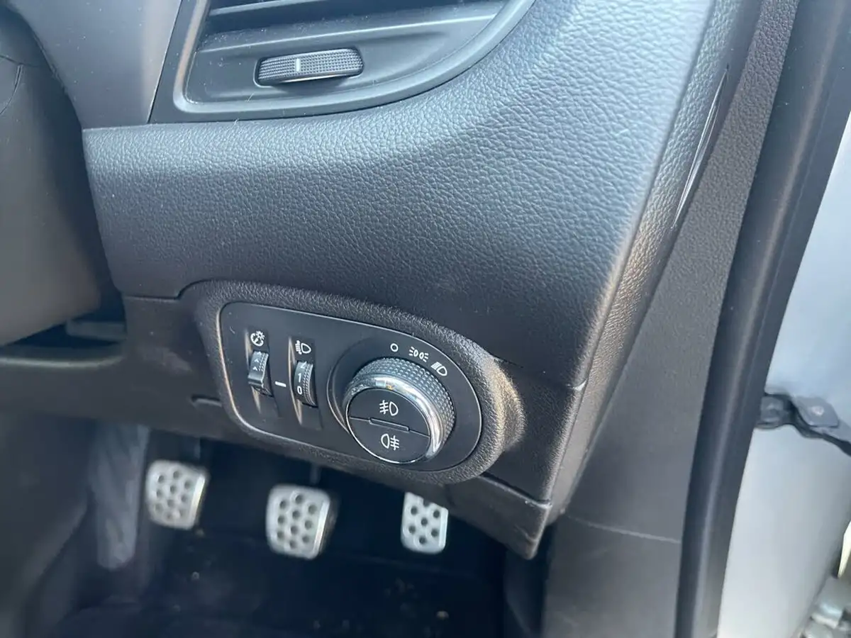 2018-vauxhall-zafira-tourer-14i-16v-turbo-sri-nav-big-23