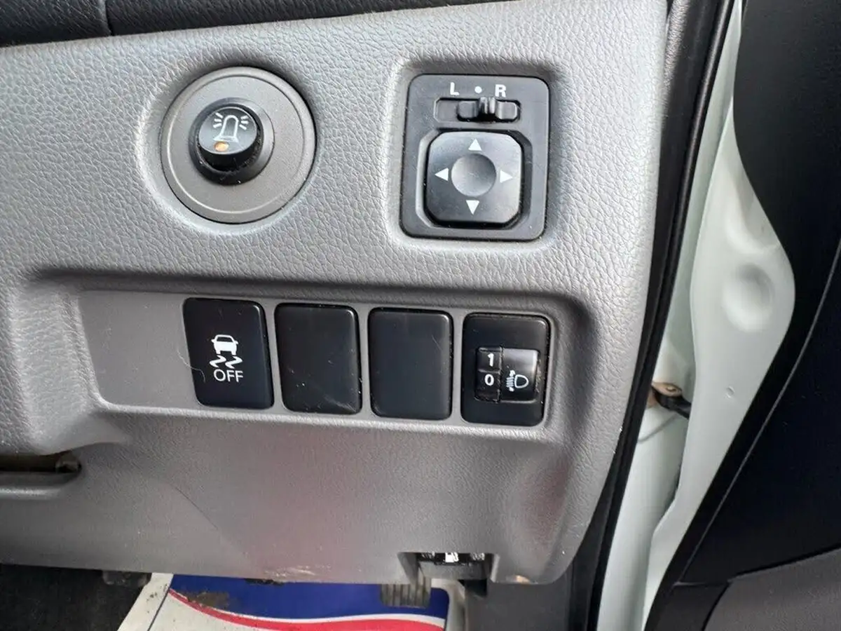 2018-mitsubishi-l200-24di-d-4life-eu6-double-pickup-big-41