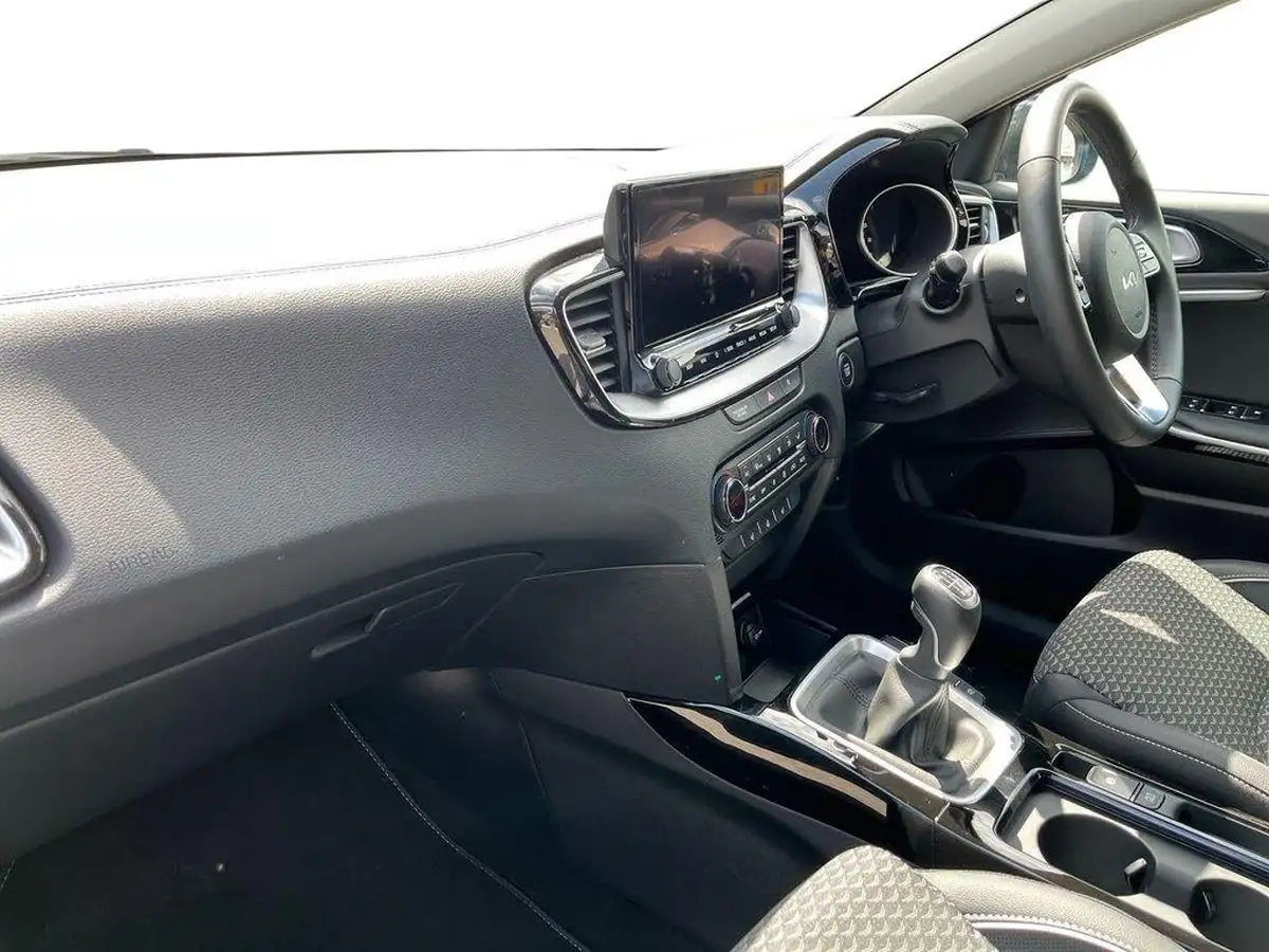 2024-kia-xceed-15-t-gdi-3-big-1